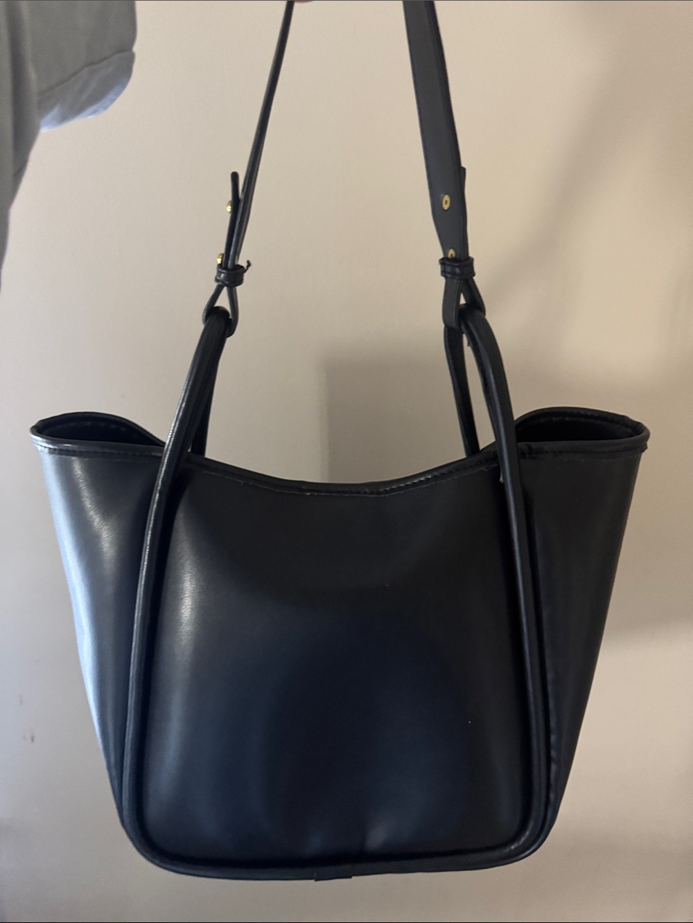 Women's Black Shoulder Bag - Sleek Everyday Carry